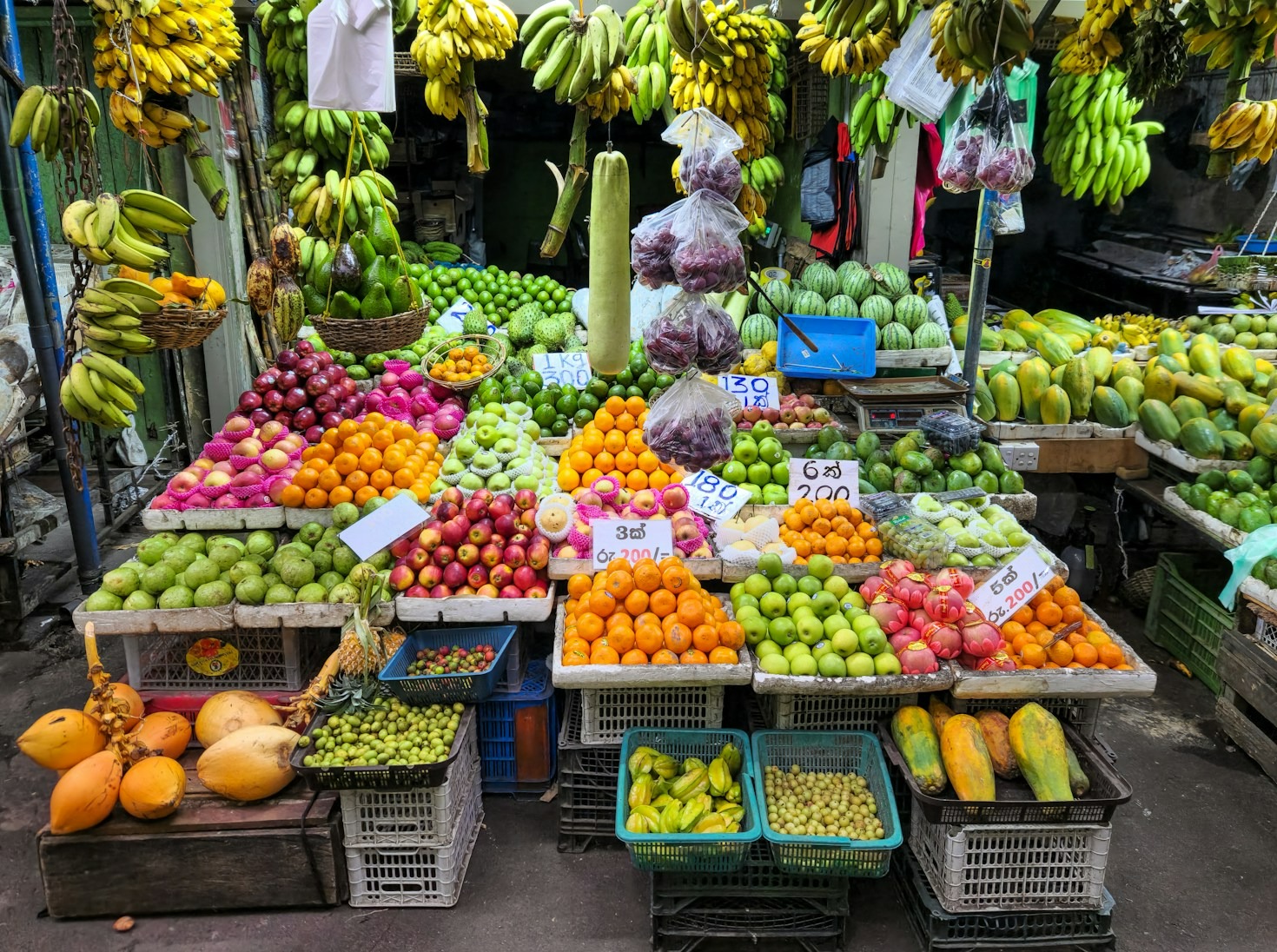 The Social Fabric of Chợ Cát Bì Marketplace